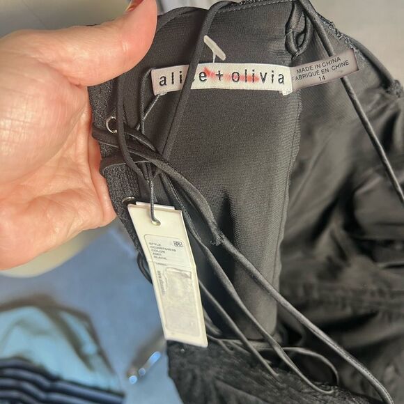 Alice + Olivia Gemma lace corset gown size 14, nwt - Picture 6 of 6